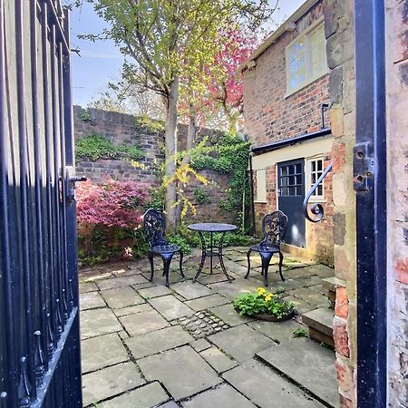 The Davey Tower, Medieval Riverside House York Esterno foto